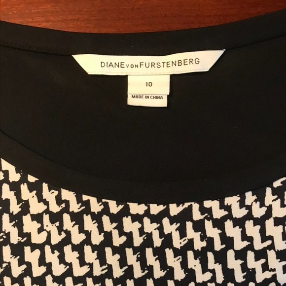 Diane Von Furstenberg Stretch Silk B/W Top - Picture 7 of 9